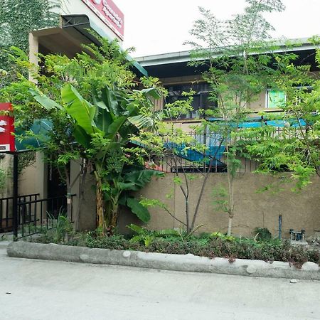 Conrado'S Apartelle Paranaque City Екстер'єр фото