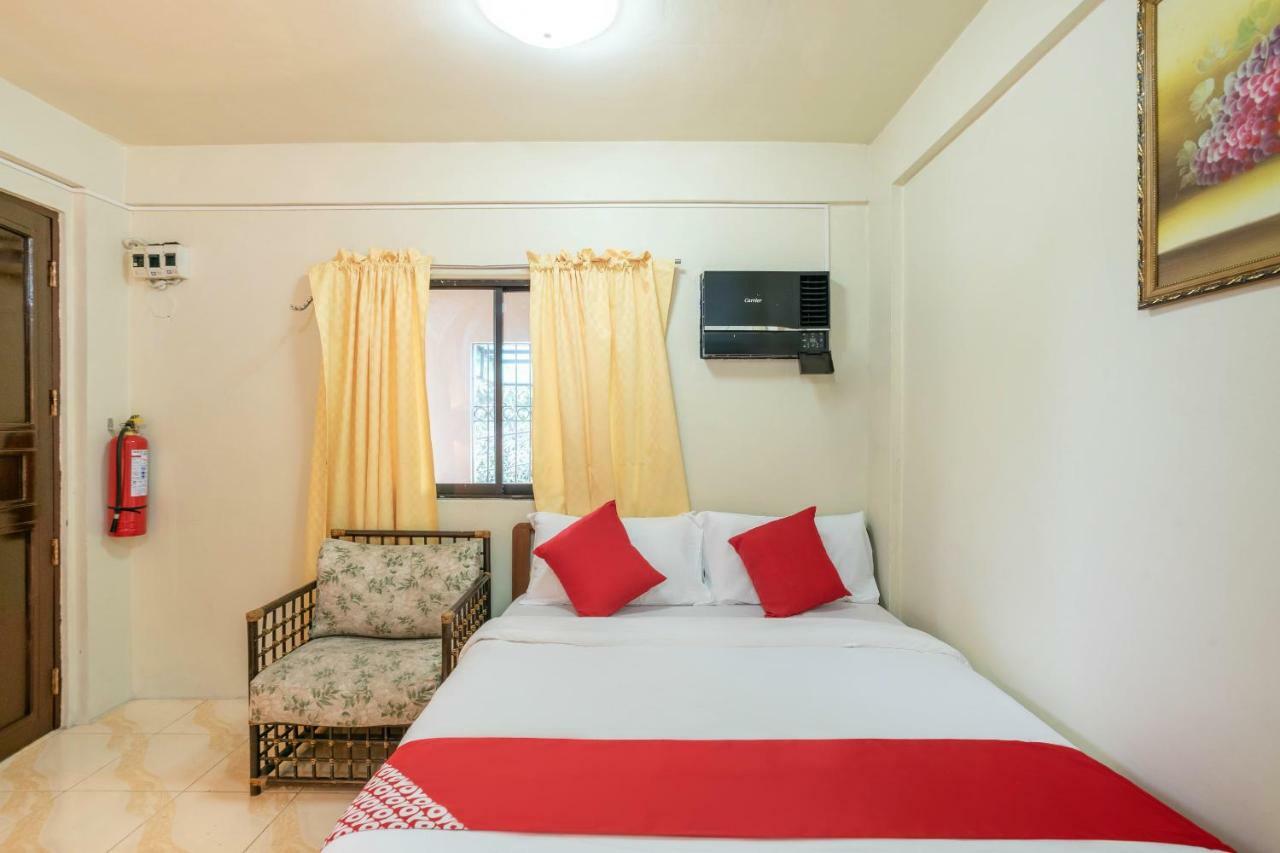 Conrado'S Apartelle Paranaque City Екстер'єр фото
