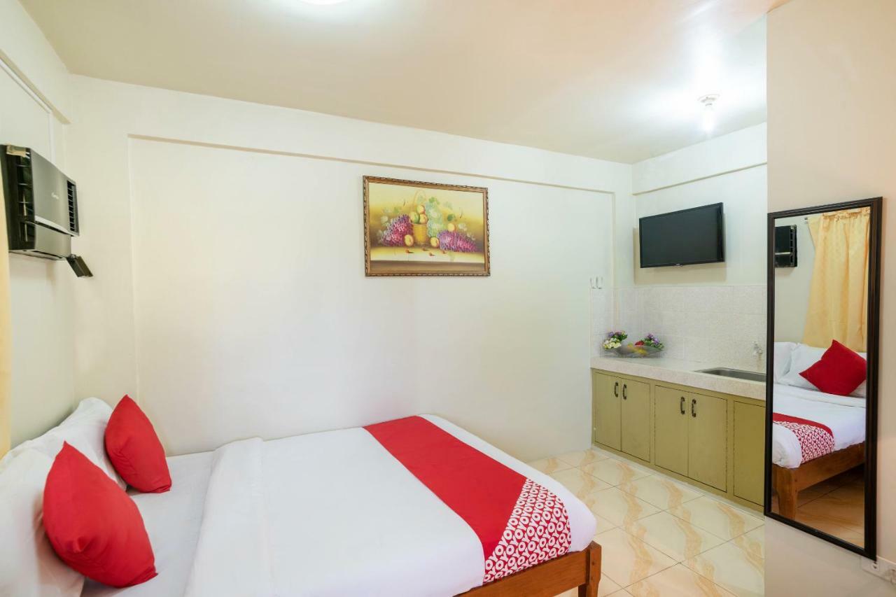 Conrado'S Apartelle Paranaque City Екстер'єр фото