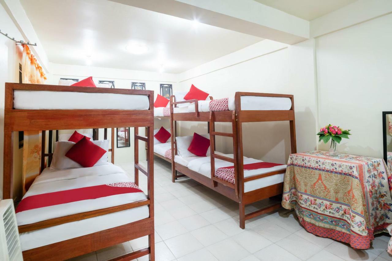 Conrado'S Apartelle Paranaque City Екстер'єр фото