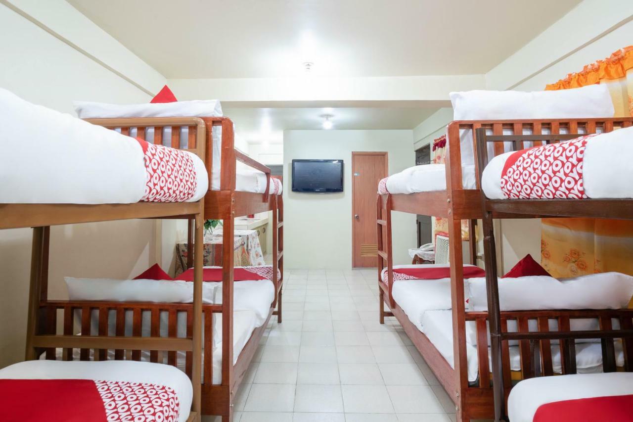 Conrado'S Apartelle Paranaque City Екстер'єр фото
