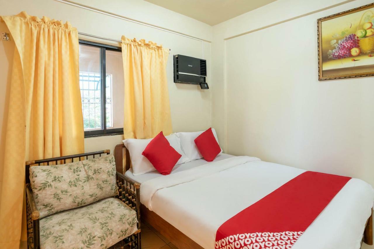 Conrado'S Apartelle Paranaque City Екстер'єр фото