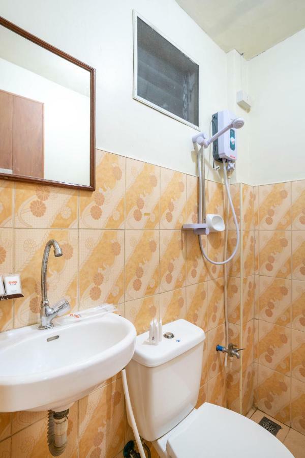 Conrado'S Apartelle Paranaque City Екстер'єр фото
