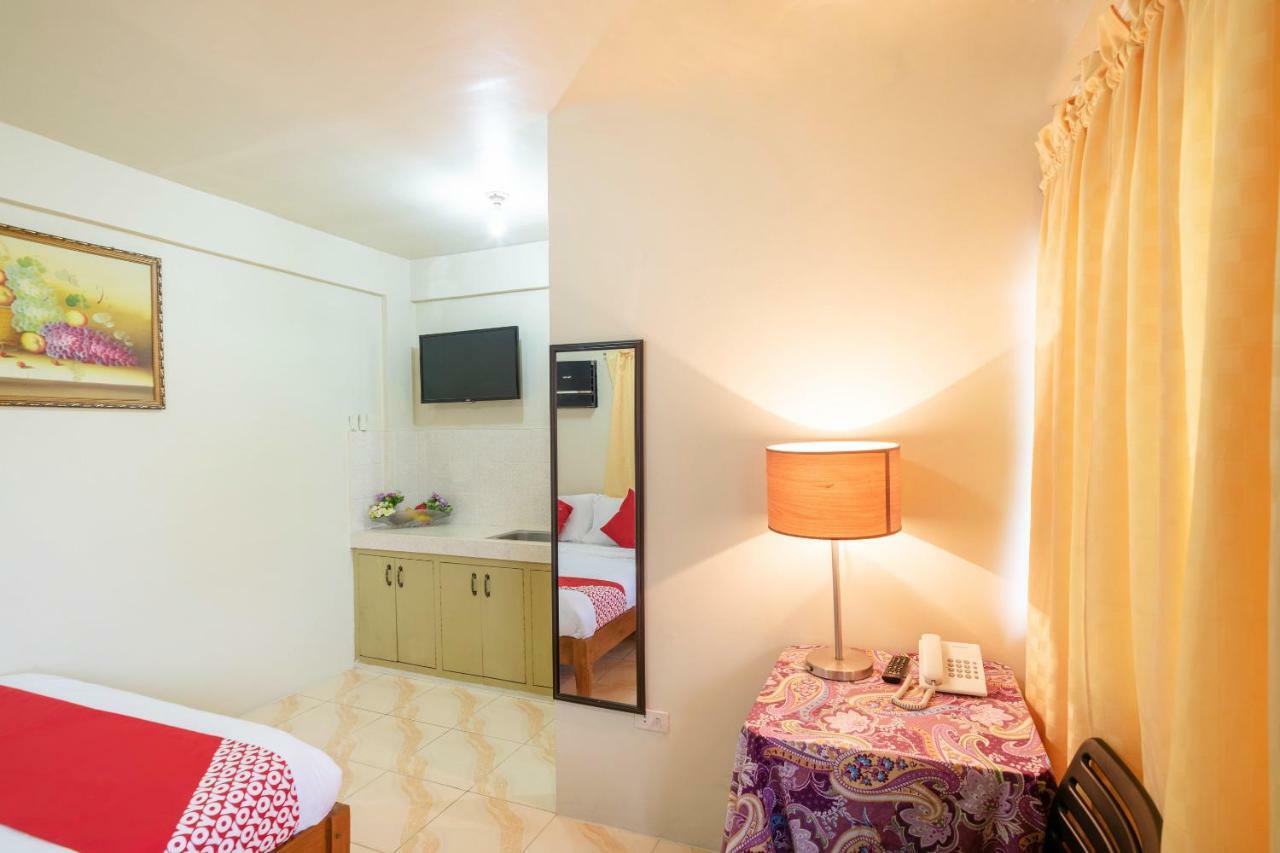 Conrado'S Apartelle Paranaque City Екстер'єр фото